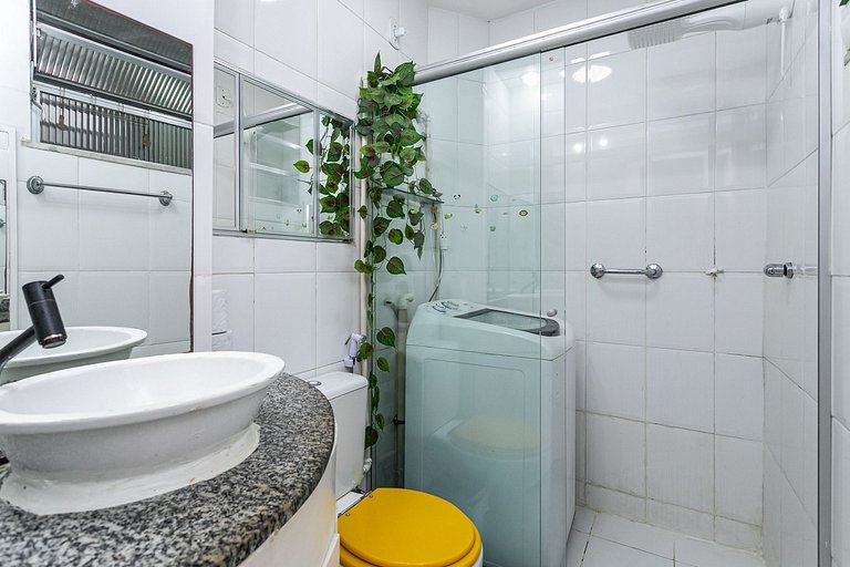 Apartamento em Copacabana perto da praia e do metrô | 4 hósp