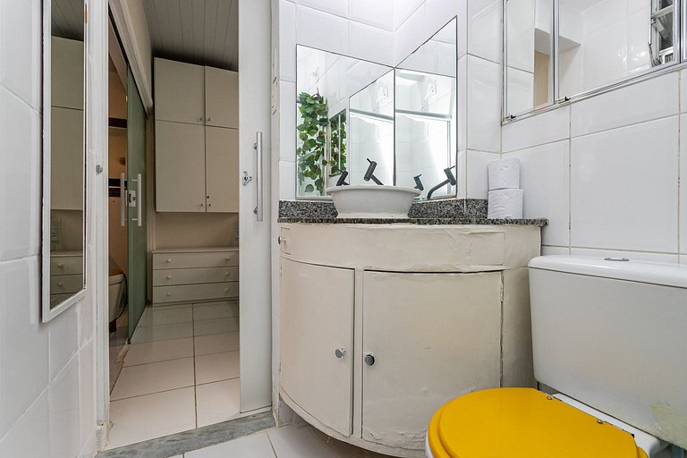 Apartamento em Copacabana perto da praia e do metrô | 4 hósp