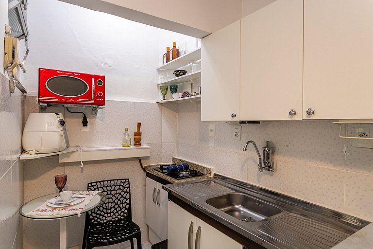 Apartamento em Copacabana perto da praia e do metrô | 4 hósp