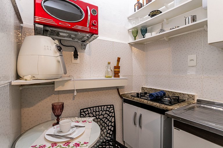 Apartamento em Copacabana perto da praia e do metrô | 4 hósp