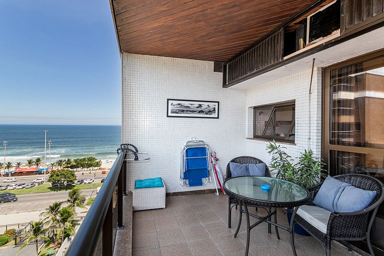 Barra da Tijuca: Oceanfront, Pool | Sleeps 4