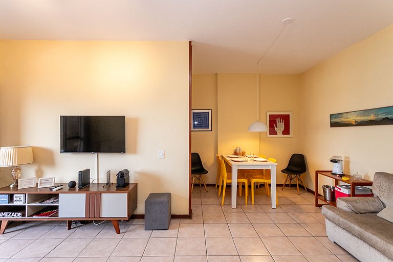 Barra da Tijuca: Oceanfront, Pool | Sleeps 4