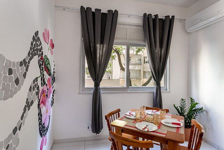 Copacabana: Beach and Comfort | Sleeps 4