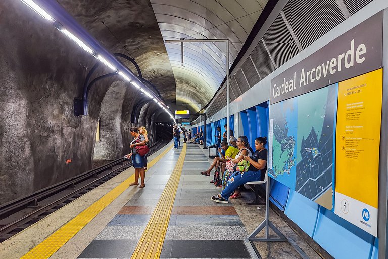 Copacabana: Praia e conforto para até 4 pessoas