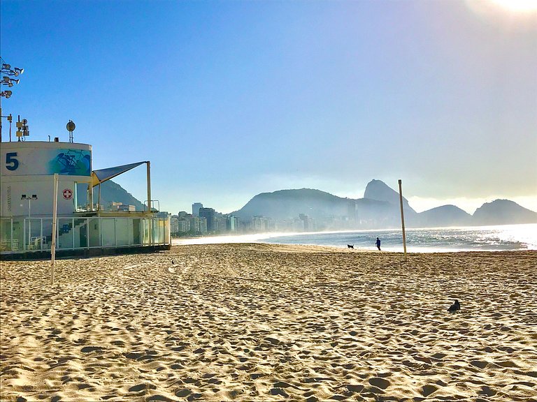 Copacabana, comfort and beachside for 5