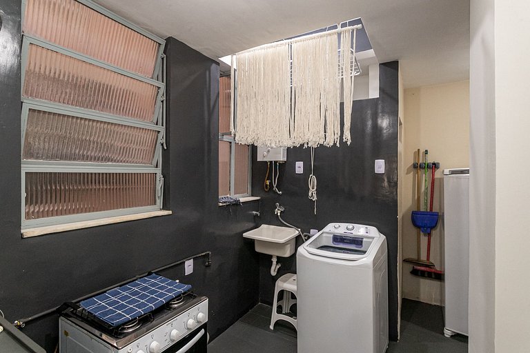 Alugar Apt em Copacabana: 2 Quartos e Vista Mar