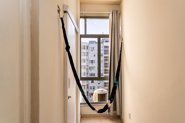Alugar Apt em Copacabana: 2 Quartos e Vista Mar