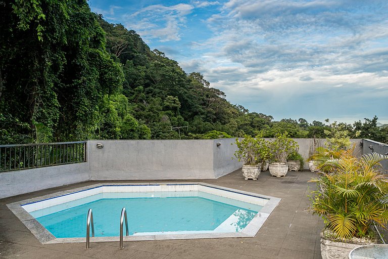 Quarto Privativo em Mansão com Piscina e Vista