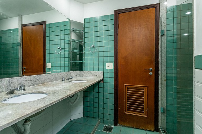 Quarto Privativo em Mansão com Piscina e Vista