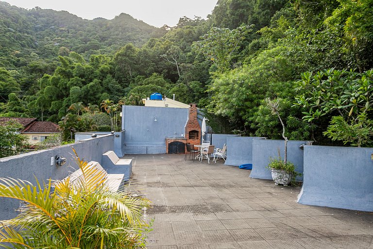 Cosme Velho Mansion: Pool, Space, and Comfort
