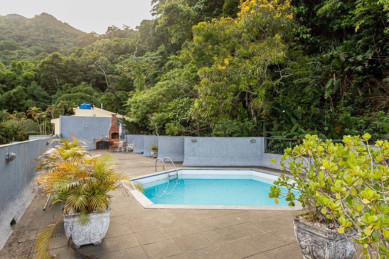 Cosme Velho Mansion: Pool, Space, and Comfort