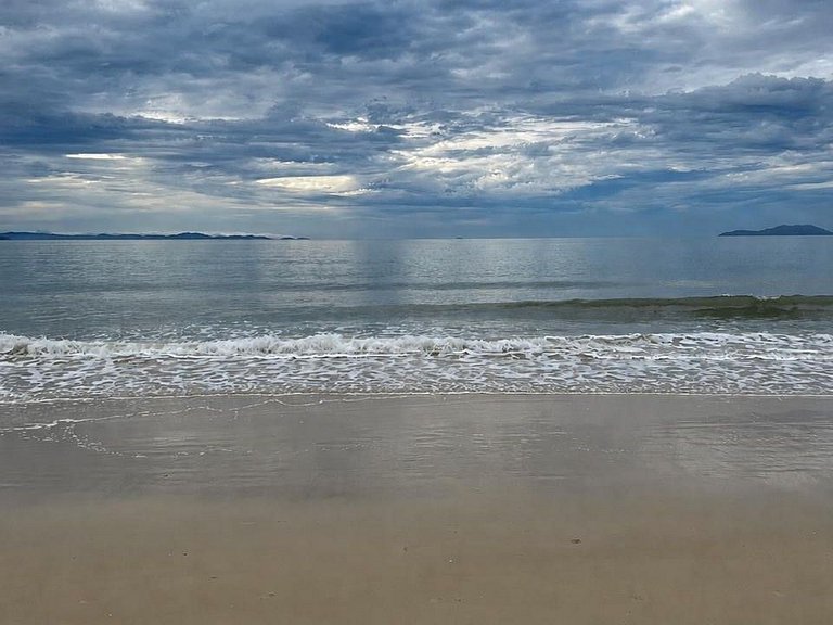 Apartamento Temporada Jurere: Moderno e Perto Praia | KQ01J