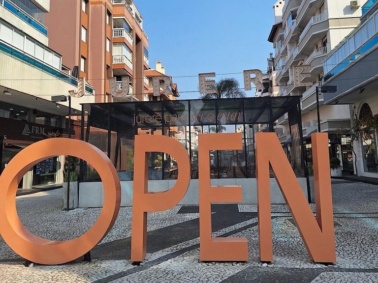 Apartamento Temporada Jurere: Moderno e Perto Praia | KQ01J